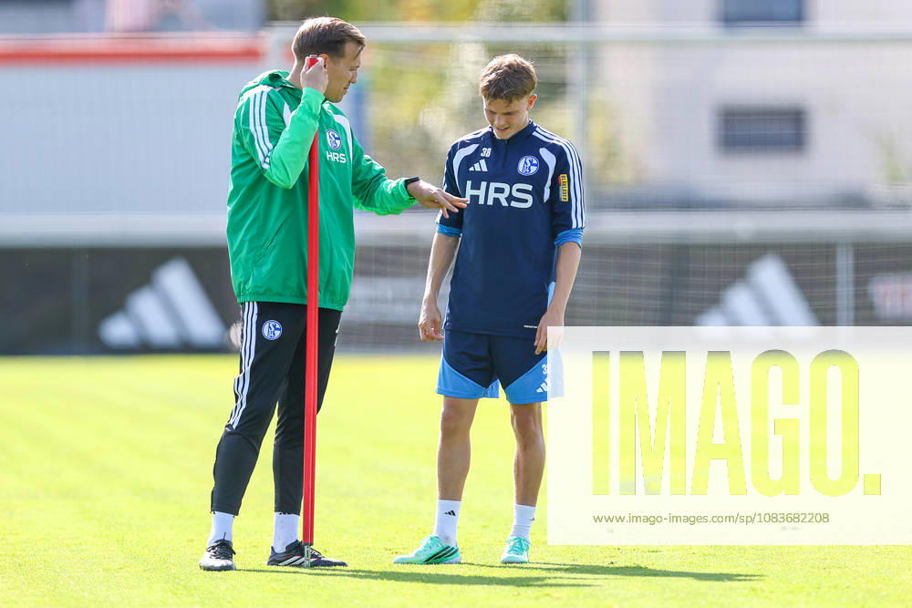 Fussball, Training des FC Schalke 04. Luca Vozar (FC Schalke 04) Gelsenkirchen Trainingsgelände FC Schalke 04 NRW Deutschland xRHR-FOTO YYx