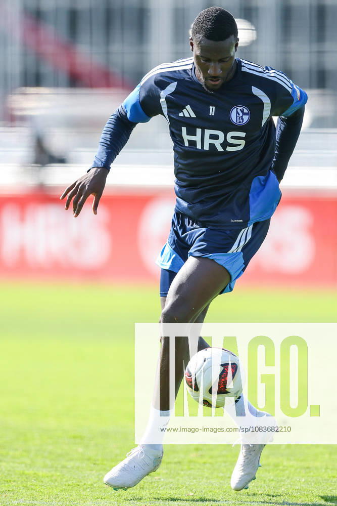Fussball, Training des FC Schalke 04. Bryan Lasme (FC Schalke 04) Gelsenkirchen Trainingsgelände FC Schalke 04 NRW Deutschland xRHR-FOTO YYx