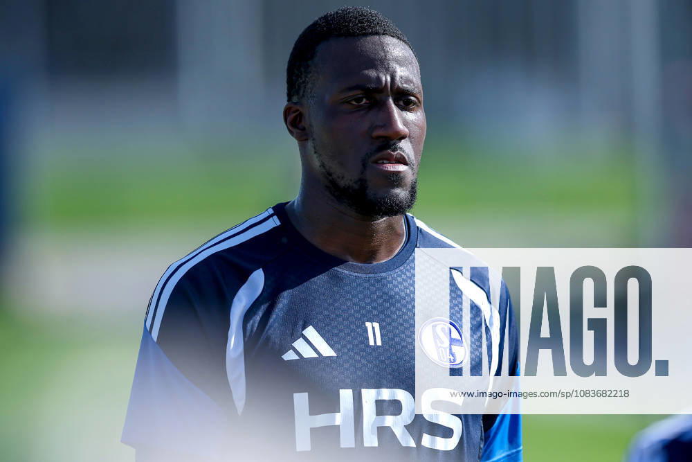 Fussball, Training des FC Schalke 04. Bryan Lasme (FC Schalke 04) Gelsenkirchen Trainingsgelände FC Schalke 04 NRW Deutschland xRHR-FOTO YYx