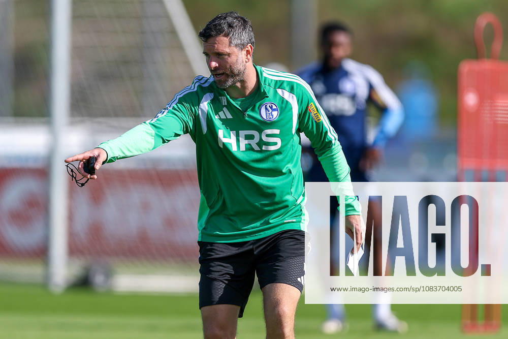 Fussball, Training des FC Schalke 04. Co-Trainer Tim Hoogland (FC Schalke 04) Gelsenkirchen Trainingsgelände FC Schalke 04 NRW Deutschland xRHR-FOTO YYx