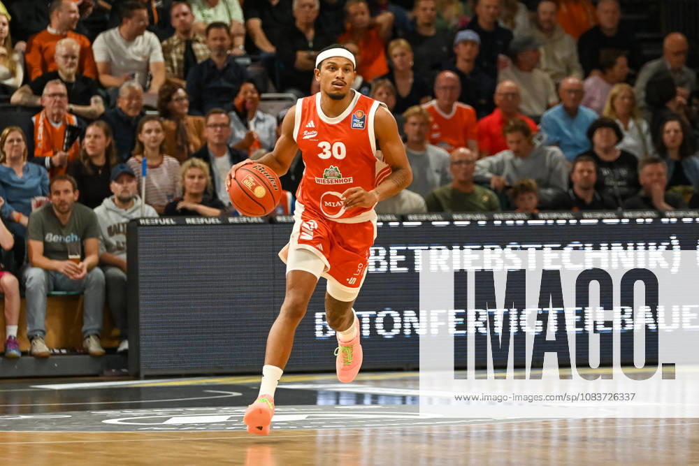 Nelson Weidemann (RASTA Vechta, 30) am Ball RASTA Vechta vs. Bamberg Baskets, easyCredit Basketball Bundesliga, 2. Spieltag, Saison 2026 2027, 24.09.2026, RASTA Vechta vs. Bamberg Baskets, easyCredit Basketball Bundesliga, 2. Spieltag, Saison 2026 2027, 24.09.2026 Vechta