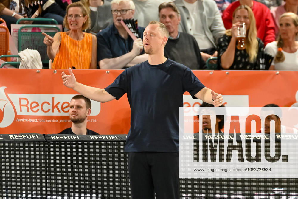 Christian Held (RASTA Vechta, Coach) gestikuliert unglaeubig RASTA Vechta vs. Bamberg Baskets, easyCredit Basketball Bundesliga, 2. Spieltag, Saison 2026 2027, 24.09.2026, RASTA Vechta vs. Bamberg Baskets, easyCredit Basketball Bundesliga, 2. Spieltag, Saison 2026 2027, 24.09.2026 Vechta