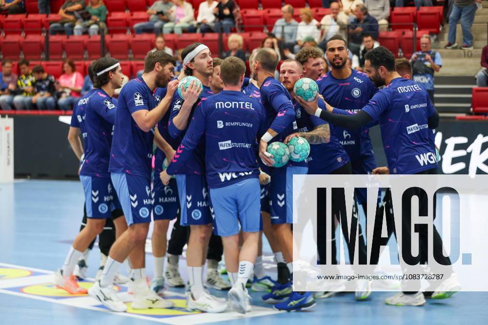 Die Mannschaft des TVB Stuttgart vor dem Spiel GER, TVB Stuttgart vs. HC Erlangen, Handball, DHB-Pokal, 2. Spieltag, Spielzeit 2026 2027, 24.09.2026 GER, TVB Stuttgart vs. HC Erlangen, Handball, DHB-Pokal, 2. Spieltag, Spielzeit 2026 2027, 24.09.2026 Stuttgart