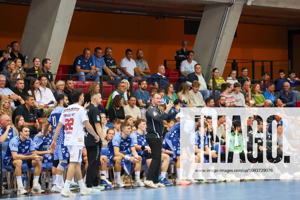 Misha Kaufmann (TVB Stuttgart, Trainer) gibt eine taktische Anweisung GER, TVB Stuttgart vs. HC Erlangen, Handball, DHB-Pokal, 2. Spieltag, Spielzeit 2026 2027, 24.09.2026 GER, TVB Stuttgart vs. HC Erlangen, Handball, DHB-Pokal, 2. Spieltag, Spielzeit 2026 2027, 24.09.2026 Stuttgart