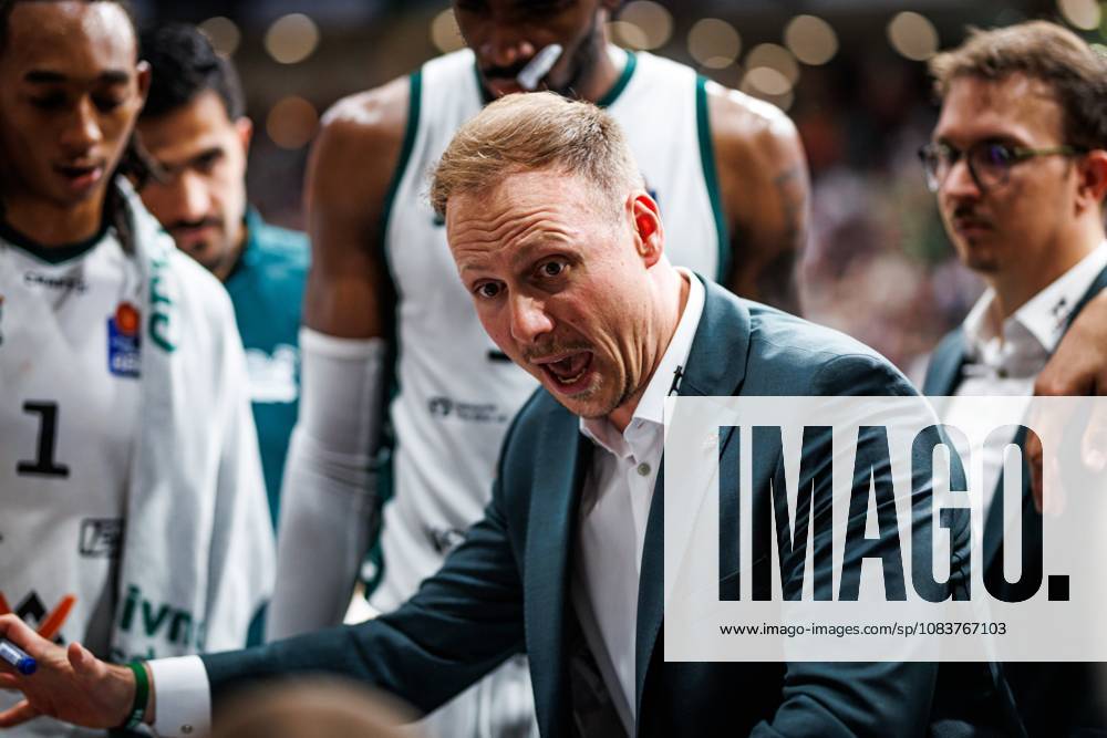 Jacques Schneider (Headcoach Gladiators Trier) in der Auszeit, Emotionen, Geste, Gestik, Mimik Vet Concept Gladiators Trier vs Telekom Baskets Bonn, Basketball, easyCredit BBL, 2. Spieltag, Saison 2026 2027, 25.09.2026 Vet Concept Gladiators Trier vs Telekom Baskets Bonn, Basketball, easyCredit BBL, 2. Spieltag, Saison 2026 2027