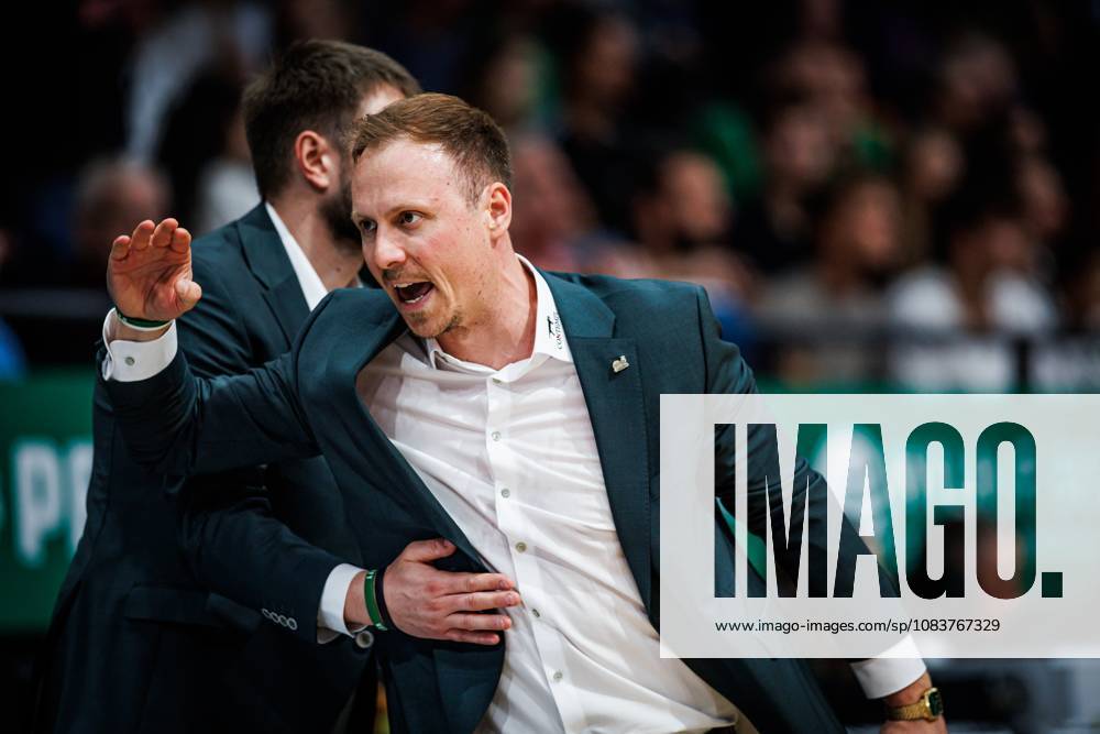Jacques Schneider (Headcoach Gladiators Trier) an der Seitenlinie, Emotionen, Geste, Gestik, Mimik, Freisteller, Portrait Vet Concept Gladiators Trier vs Telekom Baskets Bonn, Basketball, easyCredit BBL, 2. Spieltag, Saison 2026 2027, 25.09.2026 Vet Concept Gladiators Trier vs Telekom Baskets Bonn, Basketball, easyCredit BBL, 2. Spieltag, Saison 2026 2027