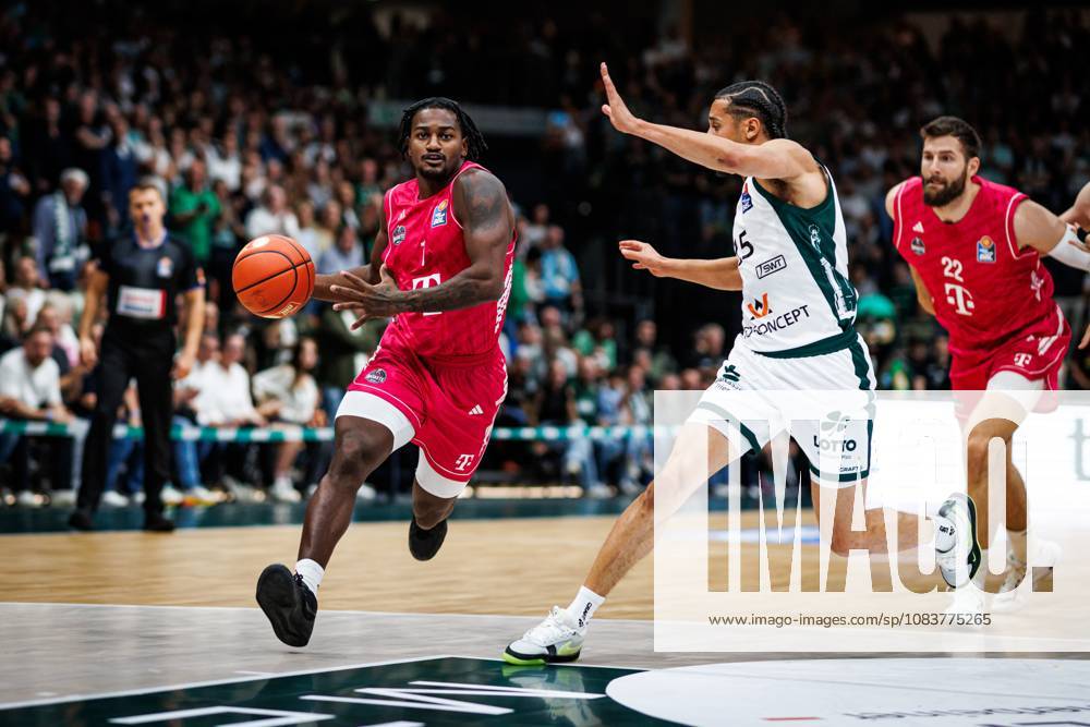 John Michael Wright (Telekom Baskets Bonn) im Zweikampf mit Jordan Roland (Gladiators Trier), Aktion Action Vet Concept Gladiators Trier vs Telekom Baskets Bonn, Basketball, easyCredit BBL, 2. Spieltag, Saison 2026 2027, 25.09.2026 Vet Concept Gladiators Trier vs Telekom Baskets Bonn, Basketball, easyCredit BBL, 2. Spieltag, Saison 2026 2027