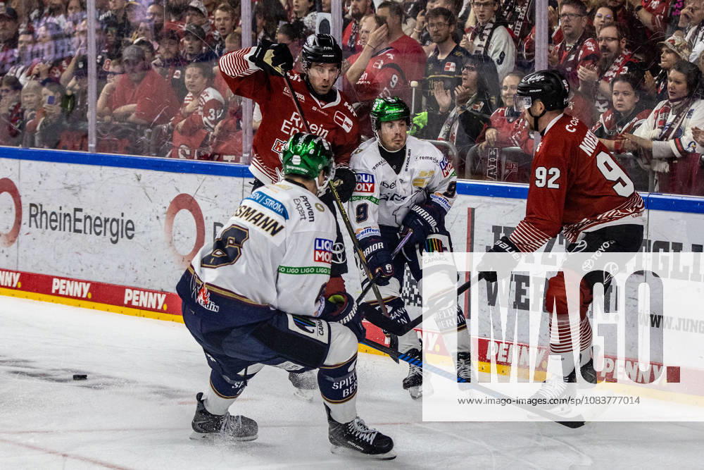 Der ehemalige Berliner Spieler Marcel Noebels (Koelner Haie, 92) vs Kai Wissmann (Eisbaeren Berlin, 06), Ty Ronning (Eisbaeren Berlin, 09) Koelner Haie vs. Eisbaeren Berlin, Eishockey, Penny DEL, Spieltag 03, 2026 2027, 25.09.2026 Koelner Haie vs. Eisbaeren Berlin, Eishockey, Penny DEL, Spieltag 03, 2026 2027, 25.09.2026 Koeln
