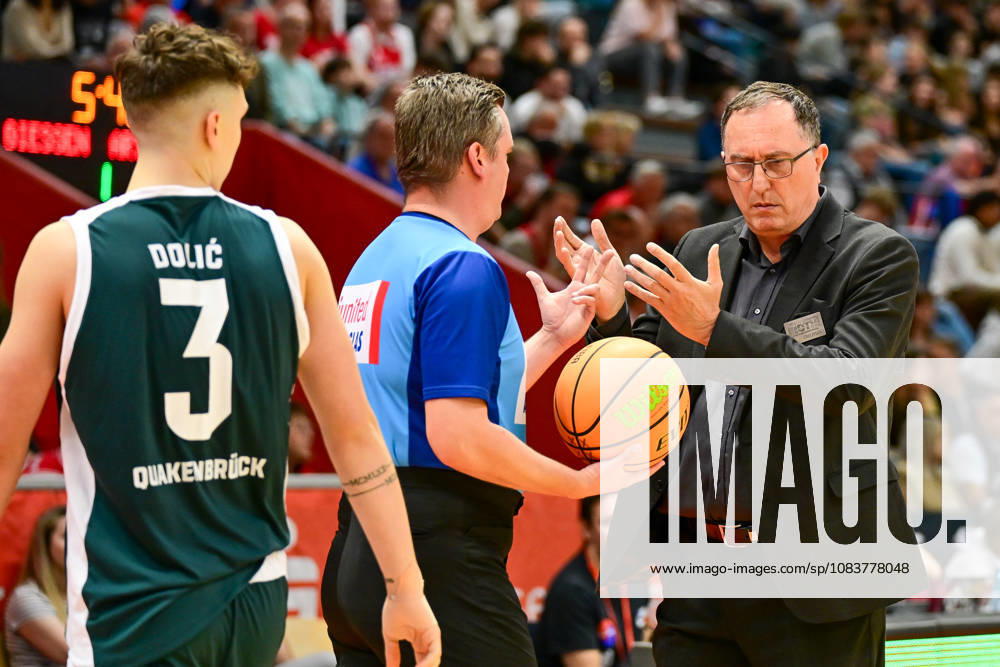 Branislav Ignjatovic Barmer 2. Basketball Bundesliga, Pro A, 1. Spieltag, 46ers, Basketball Saison 2026 2027, BBL, Deutschland, Gießen 46ers Artland Dragons, Gießen in rot, Herren, Männer, Artland in dunkel grün