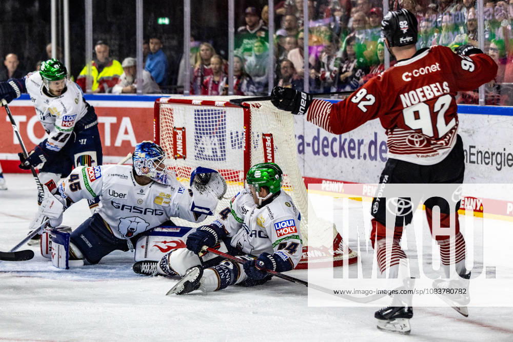 Der ehemalige Berliner Spieler Marcel Noebels (Koelner Haie, 92) nach seinem Tor zum 4:5 Koelner Haie vs. Eisbaeren Berlin, Eishockey, Penny DEL, Spieltag 03, 2026 2027, 25.09.2026 Koelner Haie vs. Eisbaeren Berlin, Eishockey, Penny DEL, Spieltag 03, 2026 2027, 25.09.2026 Koeln