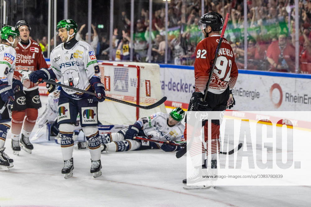 Der ehemalige Berliner Spieler Marcel Noebels (Koelner Haie, 92) nach seinem Tor zum 4:5 Koelner Haie vs. Eisbaeren Berlin, Eishockey, Penny DEL, Spieltag 03, 2026 2027, 25.09.2026 Koelner Haie vs. Eisbaeren Berlin, Eishockey, Penny DEL, Spieltag 03, 2026 2027, 25.09.2026 Koeln