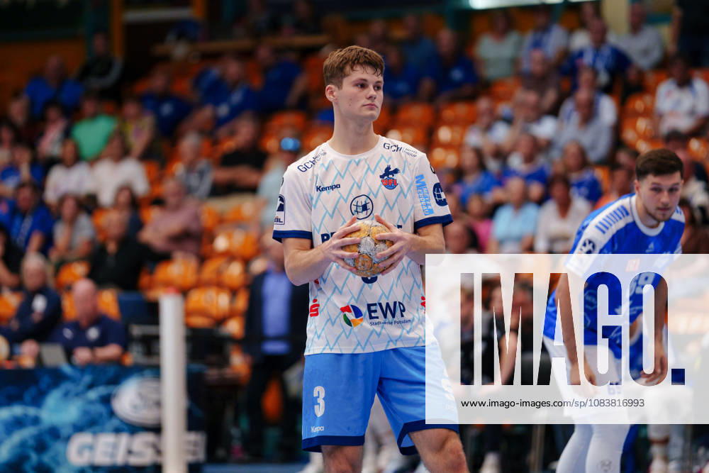 2. Handball-Bundesliga - 5. Spieltag: Dessau-Roßlauer HV 06 - 1. VfL Potsdam Marvin Siemer (1. VfL Potsdam, 3) beim Siebenmeter-Wurf am 26.09.2026 in der Anhalt-Arena, Dessau-Roßlau (Sachsen-Anhalt) Dessau-Roßlau Anhalt-Arena Sachsen-Anhalt Deutschland