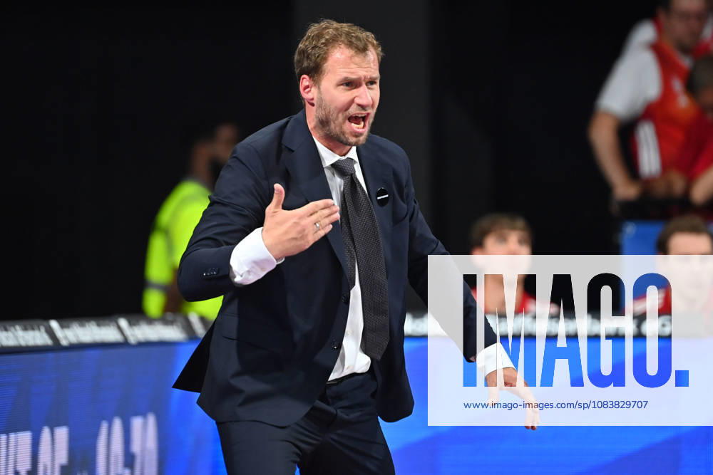 Trainer Anton GAVEL (FCB), Gestik,gibt Anweisungen, Einzelbild,angeschnittenes Einzelmotiv,Halbfigur,halbe Figur. Basketball BBL,Saison 2026 2027 FC Bayern Muenchen-Alba Berlin am 26.09.2026, BMW Park