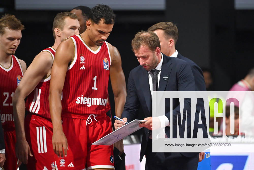 Trainer Anton GAVEL (FCB) Gestik,gibt Anweisungen, Oscar DA SILVA (FCB). Basketball BBL,Saison 2026 2027 FC Bayern Muenchen-Alba Berlin am 26.09.2026, BMW Park