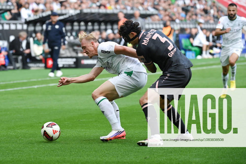 Isac Lidberg (Borussia Mönchengladbach), li., gegen Fabio Gruber (Mainz 05) 19.09.2026, Fussball 1. Bundesliga, Saison 2026 2027, 4. Spieltag, Borussia Mönchengladbach - 1. FSV Mainz 05 3:4 DFL regulations prohibit any use of photographs as image sequences and or quasi-video Moenchengladbach Ista-Borussia-Park Nordrhein Westfalen Deutschland