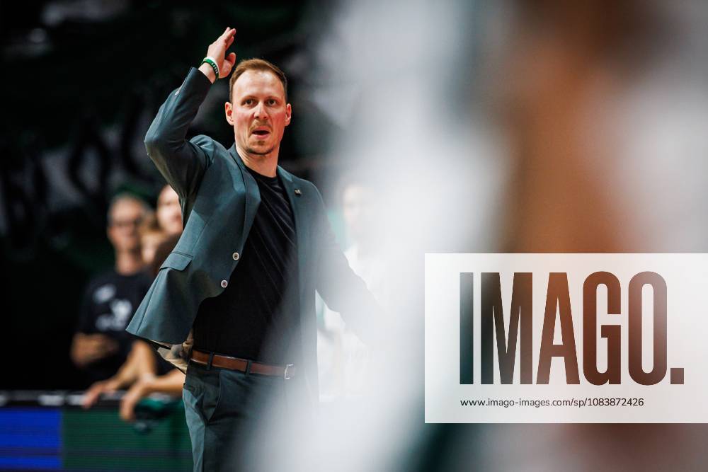 Jacques Schneider (Headcoach Gladiators Trier) an der Seitenlinie, Emotionen, Geste, Gestik, Mimik, Freisteller, Portrait Vet Concept Gladiators Trier vs Science City Jena, Basketball, easyCredit BBL, 2. Spieltag, Saison 2026 2027, 27.09.2026 Vet Concept Gladiators Trier vs Science City Jena, Basketball, easyCredit BBL, 2. Spieltag, Saison 2026 2027