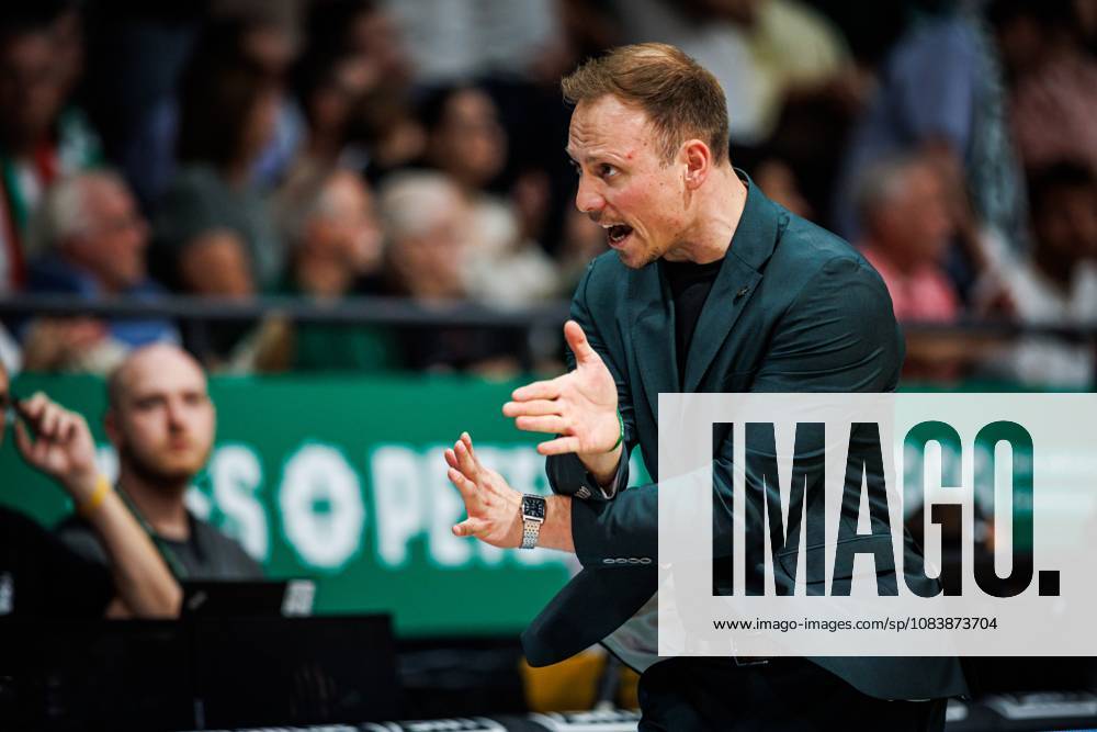 Jacques Schneider (Headcoach Gladiators Trier) an der Seitenlinie, Emotionen, Geste, Gestik, Mimik, Freisteller, Portrait Vet Concept Gladiators Trier vs Science City Jena, Basketball, easyCredit BBL, 2. Spieltag, Saison 2026 2027, 27.09.2026 Vet Concept Gladiators Trier vs Science City Jena, Basketball, easyCredit BBL, 2. Spieltag, Saison 2026 2027