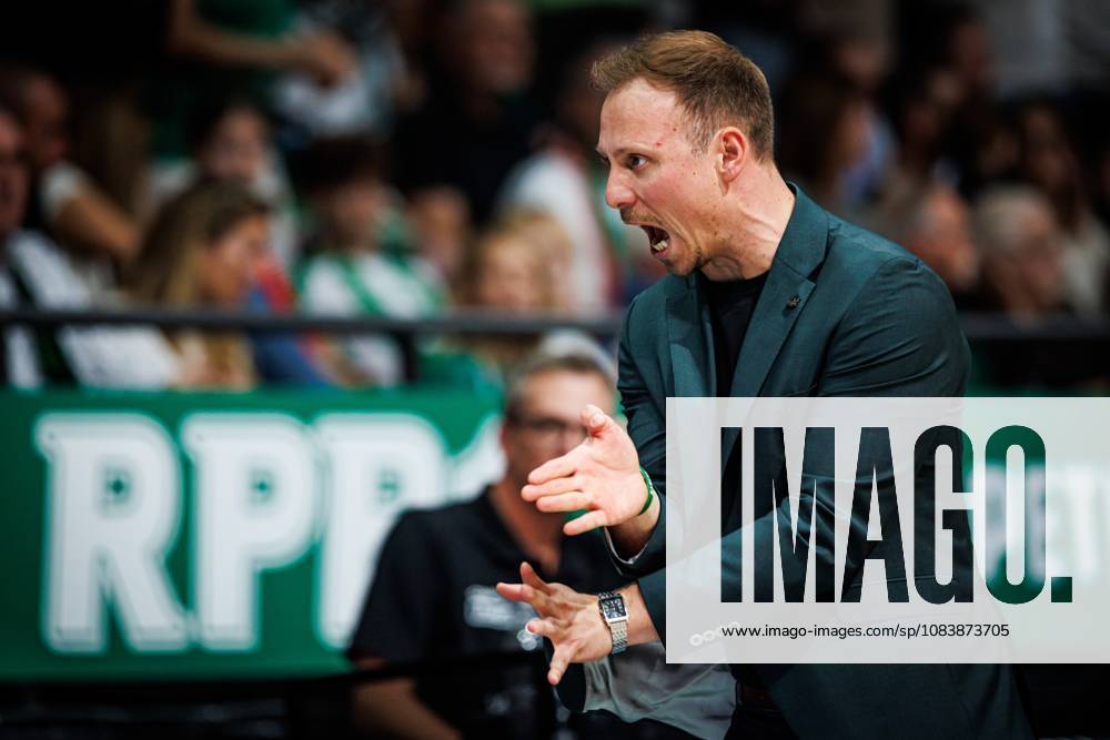 Jacques Schneider (Headcoach Gladiators Trier) an der Seitenlinie, Emotionen, Geste, Gestik, Mimik, Freisteller, Portrait Vet Concept Gladiators Trier vs Science City Jena, Basketball, easyCredit BBL, 2. Spieltag, Saison 2026 2027, 27.09.2026 Vet Concept Gladiators Trier vs Science City Jena, Basketball, easyCredit BBL, 2. Spieltag, Saison 2026 2027