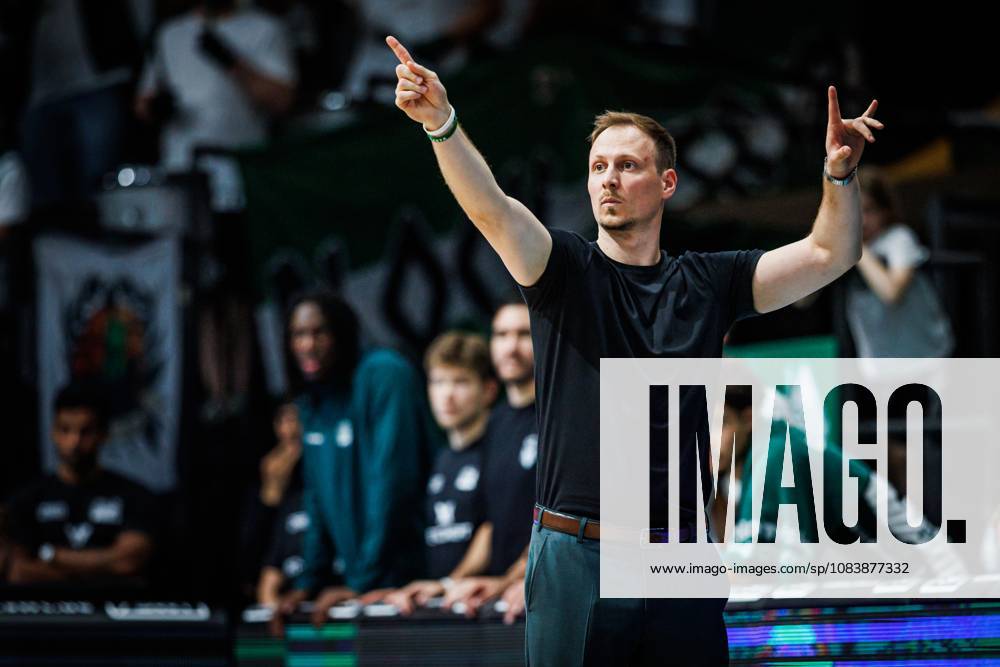 Jacques Schneider (Headcoach Gladiators Trier) an der Seitenlinie, Emotionen, Geste, Gestik, Mimik, Freisteller Vet Concept Gladiators Trier vs Science City Jena, Basketball, easyCredit BBL, 2. Spieltag, Saison 2026 2027, 27.09.2026 Vet Concept Gladiators Trier vs Science City Jena, Basketball, easyCredit BBL, 2. Spieltag, Saison 2026 2027