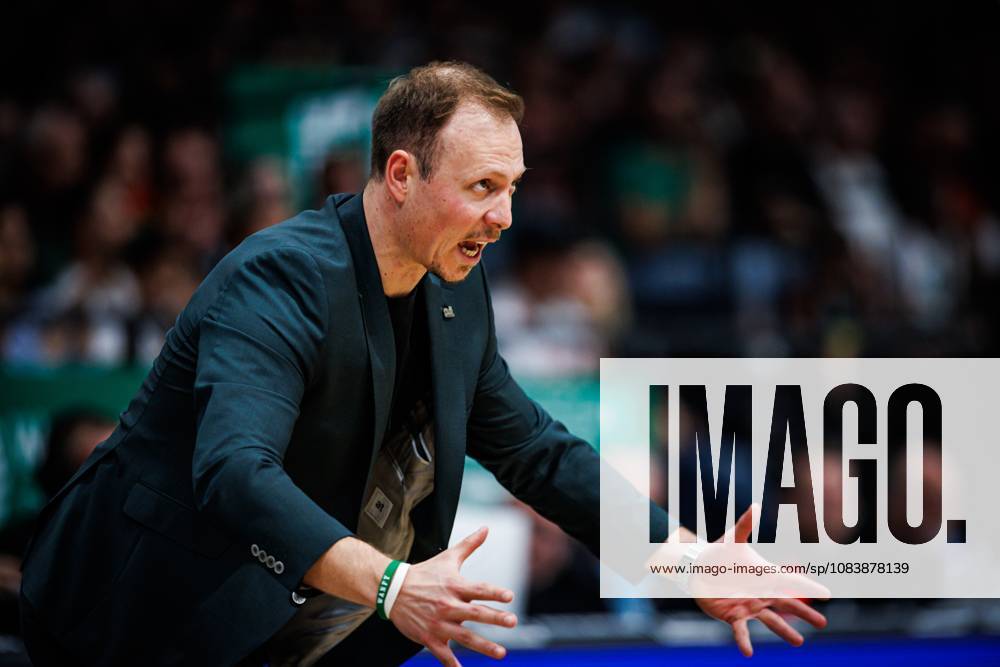 Jacques Schneider (Headcoach Gladiators Trier) an der Seitenlinie, Emotionen, Geste, Gestik, Mimik, Freisteller, Portrait Vet Concept Gladiators Trier vs Science City Jena, Basketball, easyCredit BBL, 2. Spieltag, Saison 2026 2027, 27.09.2026 Vet Concept Gladiators Trier vs Science City Jena, Basketball, easyCredit BBL, 2. Spieltag, Saison 2026 2027