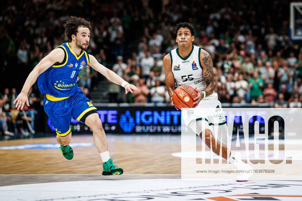 Eli Brooks (Gladiators Trier) im Zweikampf mit Isaiah Moses (Science City Jena), Aktion Action s Trier) im Zweikampf mit Lorenz Bank (Science City Jena), Aktion Action Vet Concept Gladiators Trier vs Science City Jena, Basketball, easyCredit BBL, 2. Spieltag, Saison 2026 2027, 27.09.2026 Vet Concept Gladiators Trier vs Science City Jena, Basketball, easyCredit BBL, 2. Spieltag, Saison 2026 2027
