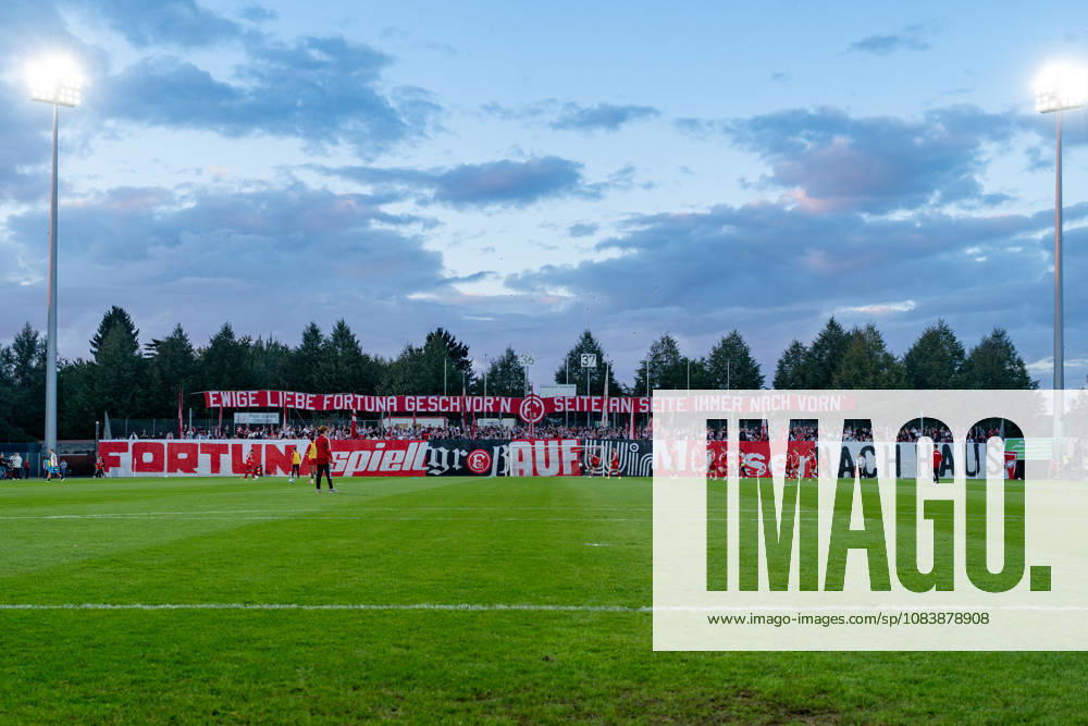 Fortuna Duesseldorf Fans mit Banner vor dem Spiel Fortuna Duesseldorf vs. Schwarz-Weiss Alstaden, Fussball, Niederrheinpokal, 2.Runde, Saison 2026 27, 23.09.2026, DFL REGULATIONS PROHIBIT ANY USE OF PHOTOGRAPHS AS IMAGE SEQUENCES AND OR QUASI-VIDEO, Fortuna Duesseldorf vs. Schwarz-Weiss Alstaden, Fussball, Niederrheinpokal, 2.Runde, Saison 2026 27, 23.09.2026 Düsseldorf