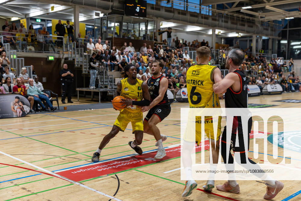 Tyrel Morgan (Kreisbau Kirchheim Knights, 11) gegen Sebastian Brach (SBB Boerde Baskets, 10). GER, Kreisbau Knights vs. SBB Baskets, Basketball, ProA, 1. Spieltag, Spielzeit 2026 2027, 26.09.2026 GER, Kreisbau Kirchheim Knights vs. SBB Baskets, Basketball, ProA, 1. Spieltag, Spielzeit 2026 2027, 26.09.2026 Kirchheim