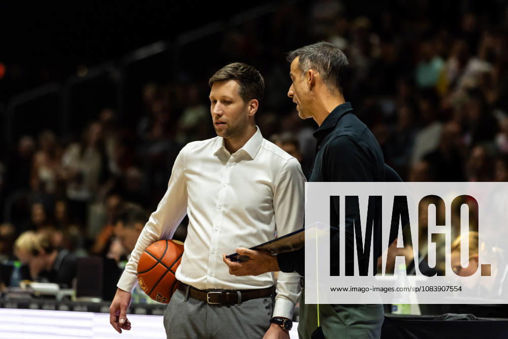 GER, BBL, easyCredit Basketball Bundesliga, Chemnitz, Niners Chemnitz - Phoenix Hagen Johannes Hülsmann (Co-Trainer, Phoenix Hagen), Chris Harris (Trainer, Phoenix Hagen) Chemnitz Messe Chemnitz Sachsen Deutschland