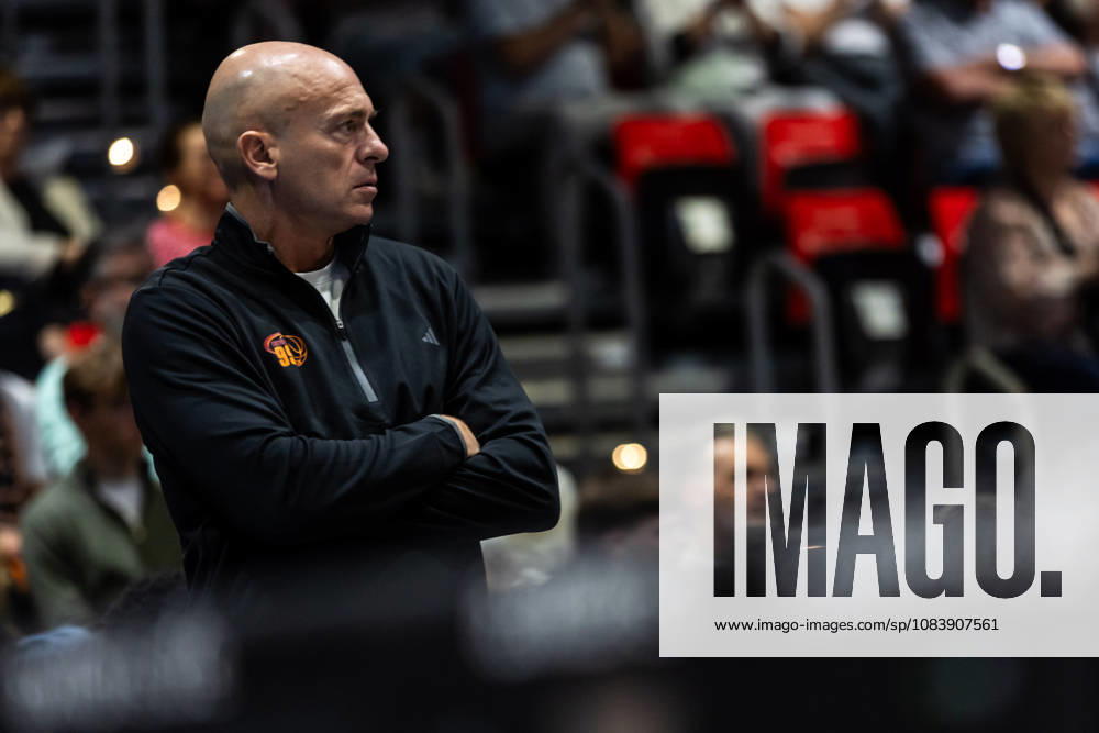 GER, BBL, easyCredit Basketball Bundesliga, Chemnitz, Niners Chemnitz - Phoenix Hagen Rodrigo Pastore (Head Coach), Niners Chemnitz Chemnitz Messe Chemnitz Sachsen Deutschland
