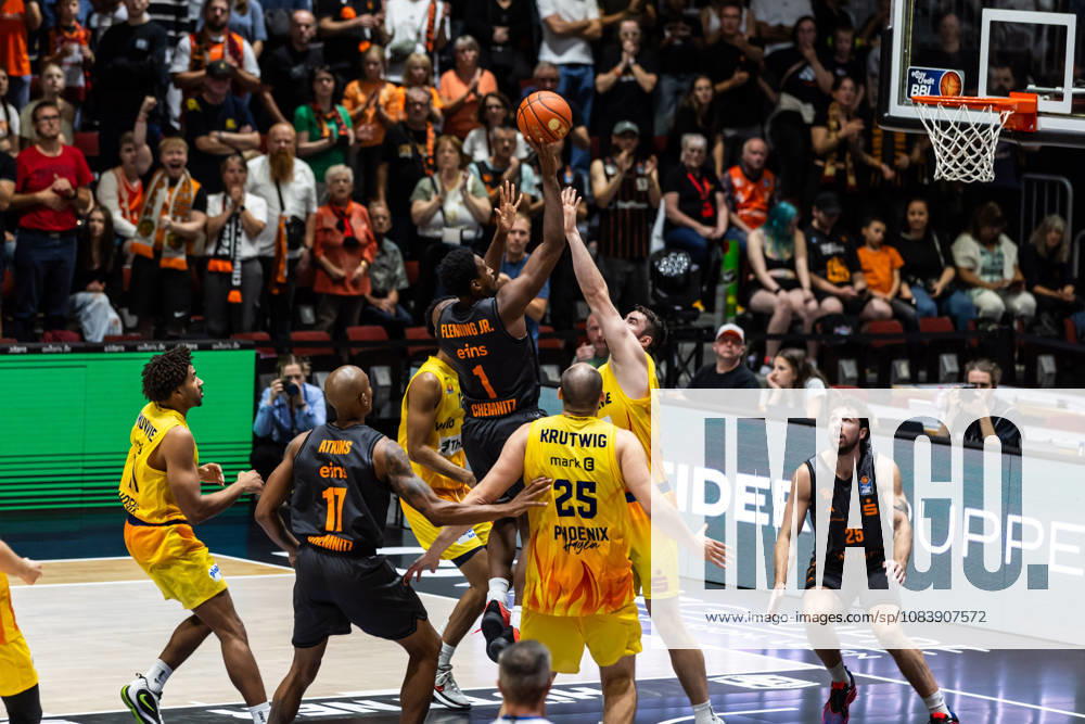GER, BBL, easyCredit Basketball Bundesliga, Chemnitz, Niners Chemnitz - Phoenix Hagen Phlandrous Fleming Jr. (Niners Chemnitz, 1) Chemnitz Messe Chemnitz Sachsen Deutschland