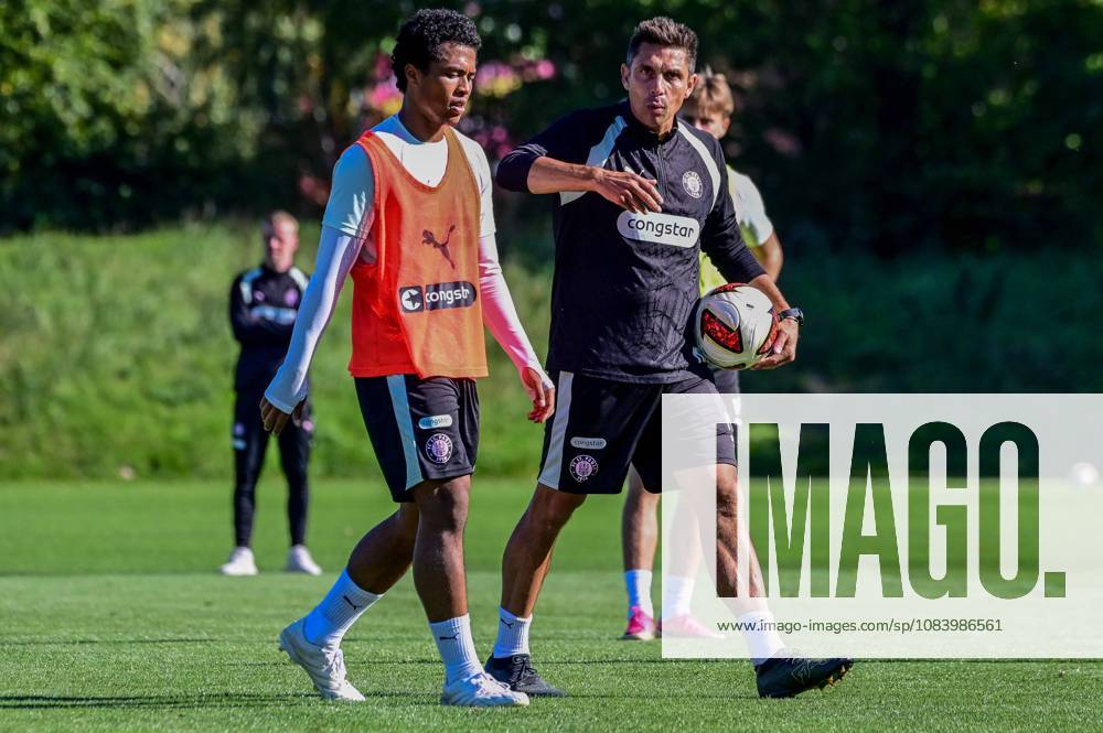 Joel Chima Fujita Trainer Marcel Rapp ( Pauli ) Deutschland , Hamburg , Trainingsgelände an der Kollaustrasse , Fussball , 2. Bundesliga , FC St Pauli
