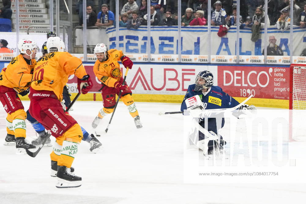 Quinto, Gottardo Arena, NL: HC Ambrì-Piotta v SCL Tigers: 71 Julian Schmutz (Tigers) scores against 30 goalkeeper Philip Wuthrich (Ambri) Quinto Gottardo Arena Ticino Switzerland