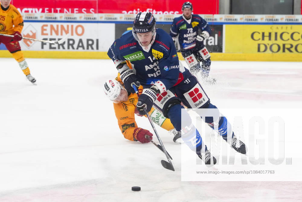 Quinto, Gottardo Arena, NL: HC Ambrì-Piotta v SCL Tigers: 14 William Worge Kreu (Ambri) chased by 40 Flavio Schmutz (Tigers) Quinto Gottardo Arena Ticino Switzerland