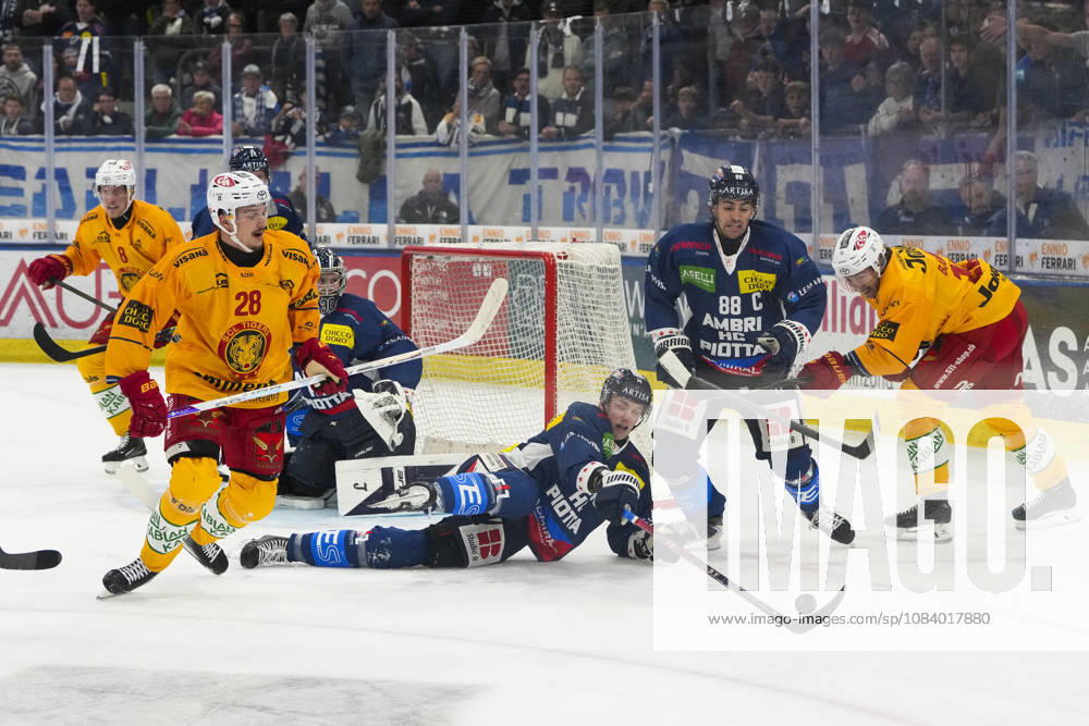 Quinto, Gottardo Arena, NL: HC AmbrÃ¬-Piotta v SCL Tigers: 14 William Worge Kreu (Ambri) against 28 Dario Allenspach (Tigers) Quinto Gottardo Arena Ticino Switzerland