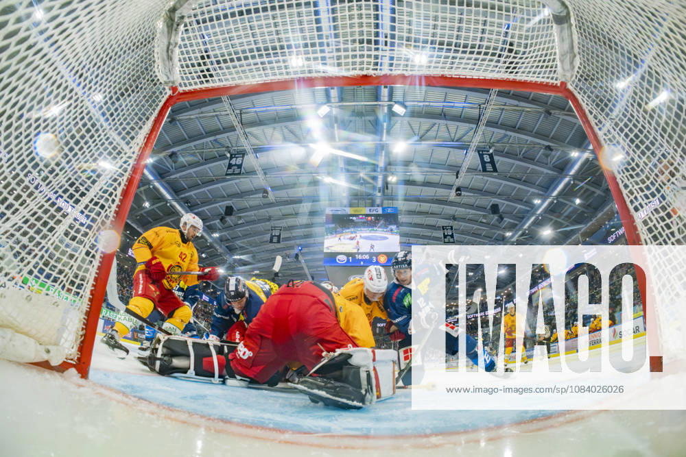 Quinto, Gottardo Arena, NL: HC Ambrì-Piotta v SCL Tigers: 39 goalkeeper Luca Boltshauser (Tigers) against 12 Daniele Grassi (Ambri) and 13 Manix Landry (Ambri) Quinto Gottardo Arena Ticino Switzerland