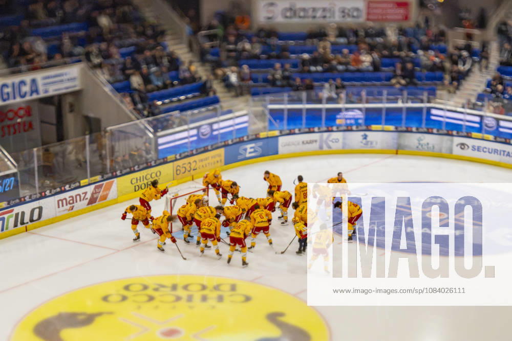 Quinto, Gottardo Arena, NL: HC Ambrì-Piotta v SCL Tigers: SCL Tigers before the game Quinto Gottardo Arena Ticino Switzerland