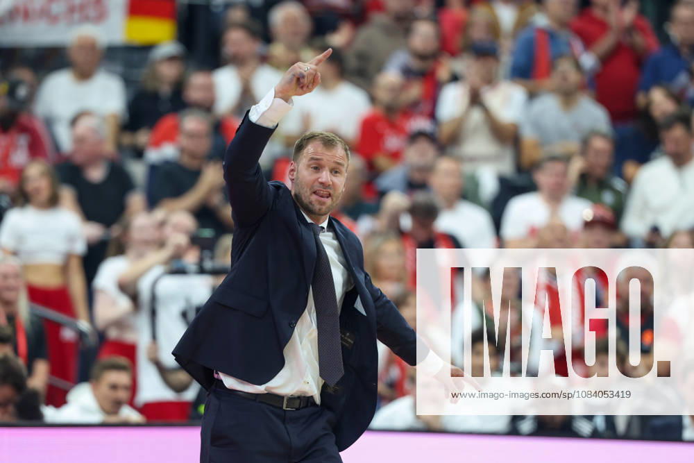 Anton Gavel (FC Bayern Basketball, Chef-Trainer) gestikuliert, Gesten, Gestik, Mimik, Emotionen, GER, FC Bayern Basketball vs. Partizan Mozzart Bet Belgrad, Basketball, Euroleague, 3. Spieltag, Saison 2026 2027, 02.10.2026, GER, FC Bayern Basketball vs. Partizan Mozzart Bet Belgrad, Basketball, Euroleague, 3. Spieltag, Saison 2026 2027, 02.10.2026 Muenchen