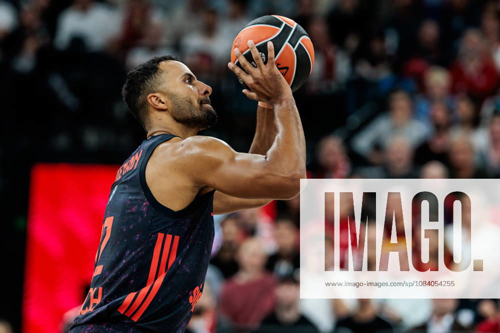 Johannes JT Thiemann (FC Bayern Muenchen, 32) shooting from the freethrow line during the Turkish Airlines EuroLeague match between FC Bayern Muenchen vs. Partizan Mozzart Bet Belgrade at SAP Garden on round 3 of Turkish Airlines EuroLeague on October 02, 2026 in Munich, Germany. Bavaria Germany