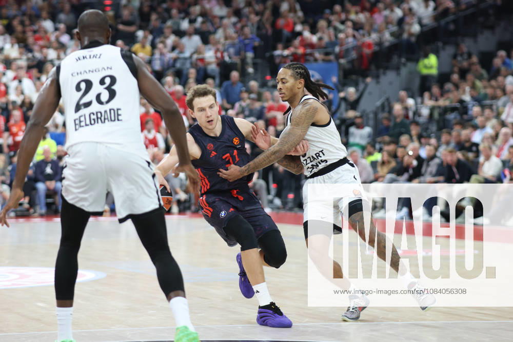 Rokas Jokubaitis (FC Bayern Basketball, 31) mit Kyle Allman (Partizan Belgrad, 00) und Tonye Jekiri (Partizan Belgrad, 23), GER, FC Bayern Basketball vs. Partizan Mozzart Bet Belgrad, Basketball, Euroleague, 3. Spieltag, Saison 2026 2027, 02.10.2026, GER, FC Bayern Basketball vs. Partizan Mozzart Bet Belgrad, Basketball, Euroleague, 3. Spieltag, Saison 2026 2027, 02.10.2026 Muenchen