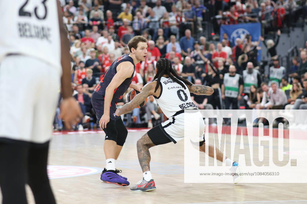 Rokas Jokubaitis (FC Bayern Basketball, 31) mit Kyle Allman (Partizan Belgrad, 00), GER, FC Bayern Basketball vs. Partizan Mozzart Bet Belgrad, Basketball, Euroleague, 3. Spieltag, Saison 2026 2027, 02.10.2026, GER, FC Bayern Basketball vs. Partizan Mozzart Bet Belgrad, Basketball, Euroleague, 3. Spieltag, Saison 2026 2027, 02.10.2026 Muenchen