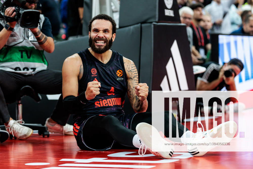 Duane Washington (FC Bayern Muenchen, 4) cheers sitting on the floor during the Turkish Airlines EuroLeague match between FC Bayern Muenchen vs. Partizan Mozzart Bet Belgrade at SAP Garden on round 3 of Turkish Airlines EuroLeague on October 02, 2026 in Munich, Germany. Bavaria Germany