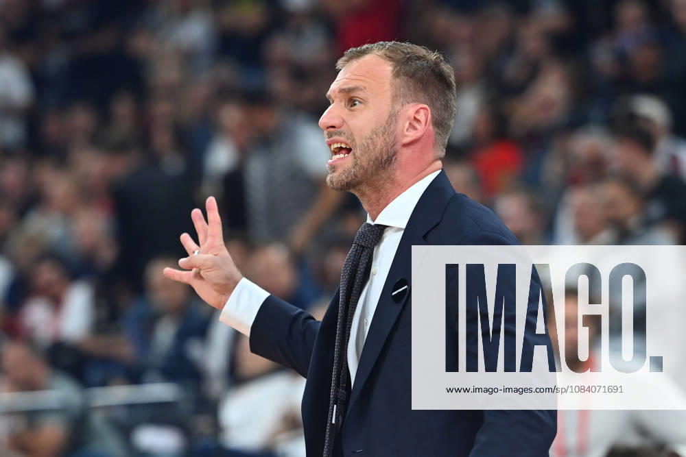 Trainer Anton GAVEL (FCB), Gestik,gibt Anweisungen, Einzelbild,angeschnittenes Einzelmotiv,Halbfigur,halbe Figur. Basketball Euro League,Saison 2026 2027, FC Bayern Muenchen - Partizan Belgrad am 02.10.2026 , S A P G A R D EN