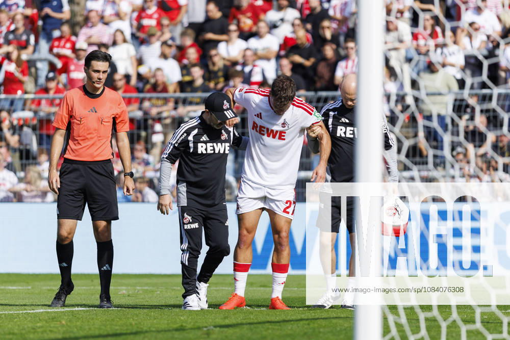 Thijs Dallinga (1. FC Köln, 27) injured himself during the friendly match between FC Viktoria Köln vs. 1. FC Köln at the Sportpark Hoehenberg on October 3, 2026 in Koeln, Germany. DFL REGULATIONS PROHIBIT ANY USE OF PHOTOGRAPHS AS IMAGE SEQUENCES AND OR QUASI-VIDEO. Nordrhein-Westfalen Germany