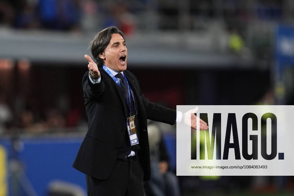 Turkiye s Headcoach Vincenzo Montella shouts instructions to his players during the Friendly Matches 2024 between Italy and Turkiye at Renato Dall& x2019;Ara Stadium - Soccer - Bologna, Italy - Tuesday June 4, 2024