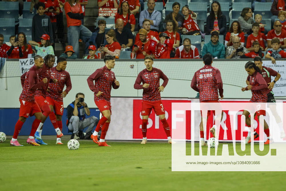 Schweiz beim Aufwärmen vor Spielbeginn , Schweiz, UEFA , Nations League, Matchday 3, Schweiz vs. Slowenien, 03.10.2026, Luzern Swissporarena Schweiz