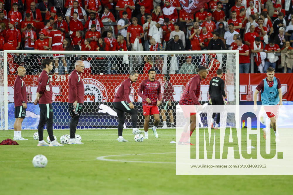 Schweiz beim Aufwärmen vor Spielbeginn , Schweiz, UEFA , Nations League, Matchday 3, Schweiz vs. Slowenien, 03.10.2026, Luzern Swissporarena Schweiz
