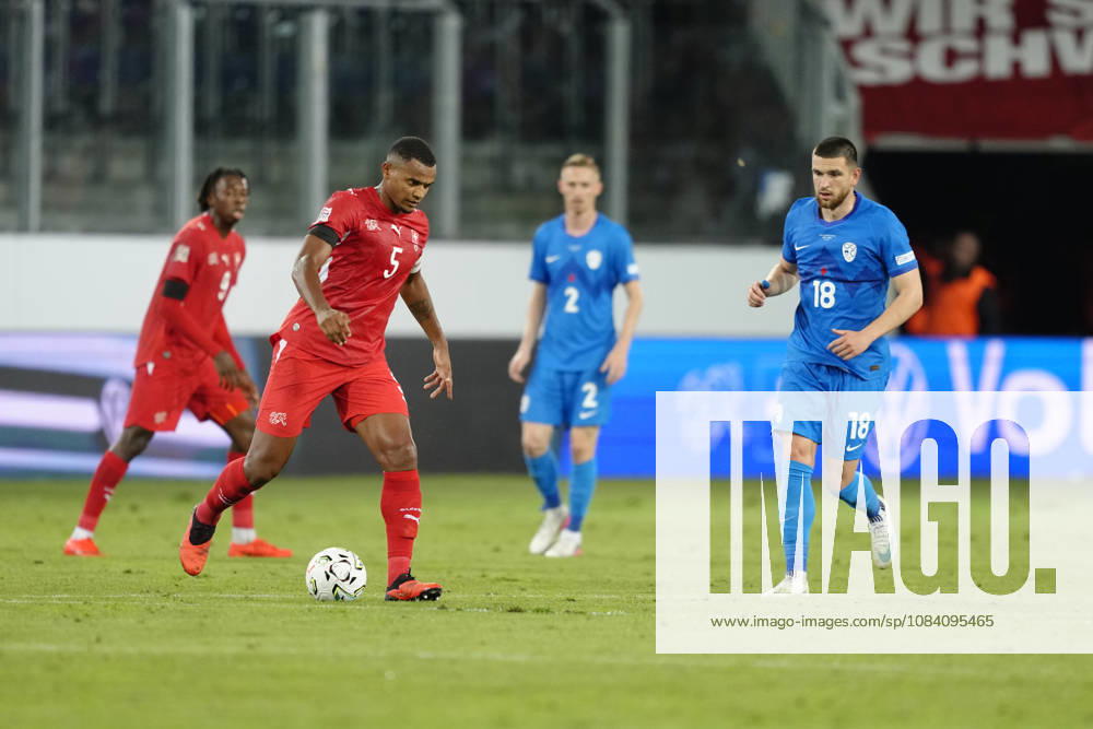 Manuel Akanji (5 SUI) against Zan Vipotnik (18 SLO) during the UEFA Nations League match between Switzerland and Slovenia at thermoplan arena on October 03, 2026 in Luzern, Switzerland.