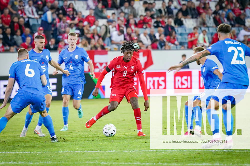 Fussball UEFA Nations League 2026 - 2027, 3. Spieltag - Schweiz vs Slowenien - Thermoplan Arena (Luzern): Johan Manzambi (Schweiz, 9) am Ball