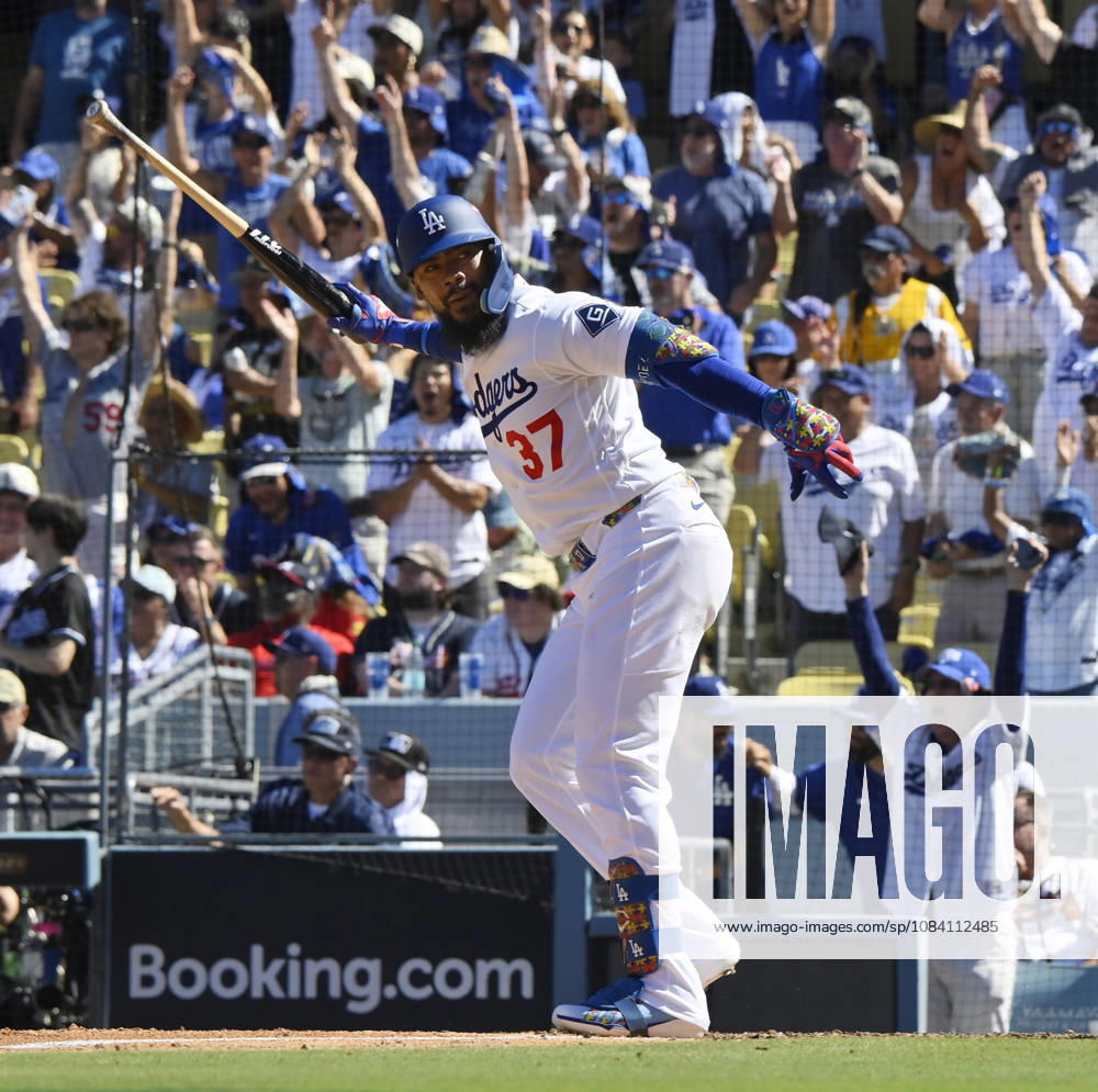 Los Angeles Dodgers Teoscar Hernandez celebrates after hitting a 2-run home run in the fourth inning off Atlanta Braves reliever Victor Mederos in game one of the National League Division Series at Dodger Stadium on Saturday, October 3, 2026 in Los Angeles, California. LAP20261003803 JIMxRUYMEN