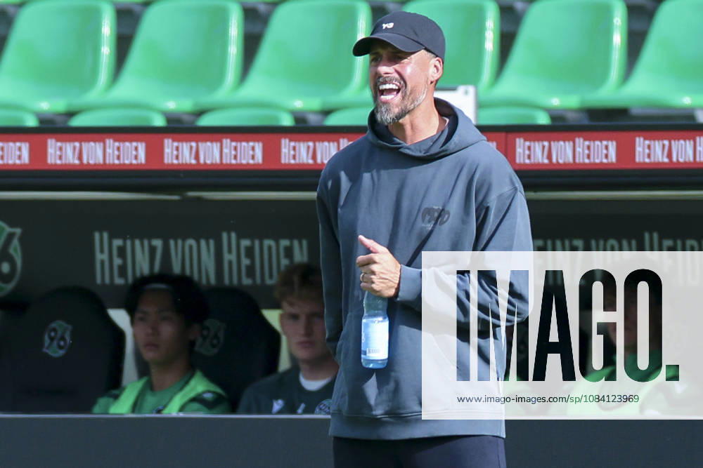 Trainer Sandro Wagner (Hannover 96) schaut waehrend des Freundschaftsspiels zwischen Hannover 96 und dem SC Verl, Heinz von Heiden Arena am 03. October 2026 in Hannover, Deutschland. (Foto von Marco Steinbrenner DeFodi Images) +++ Trainer Sandro Wagner (Hannover 96) looks on during the Friendly match between Hannover 96 and SC Verl at Heinz von Heiden Arena on October 3, 2026 in Hannover, Germany. (Photo by Marco Steinbrenner DeFodi Images) (Photo by Marco Steinbrenner DeFodi Images) -